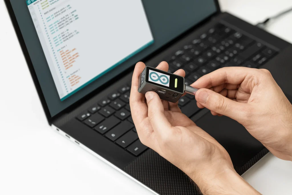 Arduino Nesso n1 programming with IDE. on hand of dev.